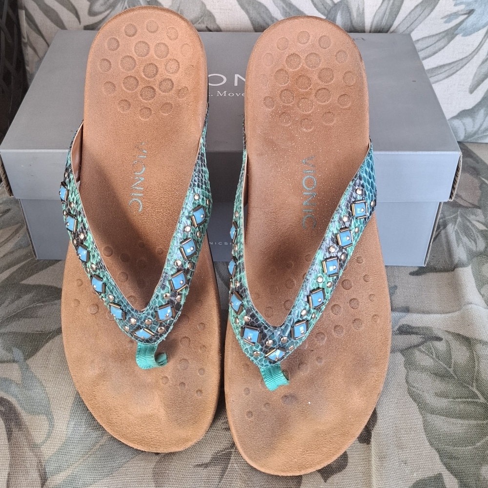 Gorgeous Vionic sandal. Size 10